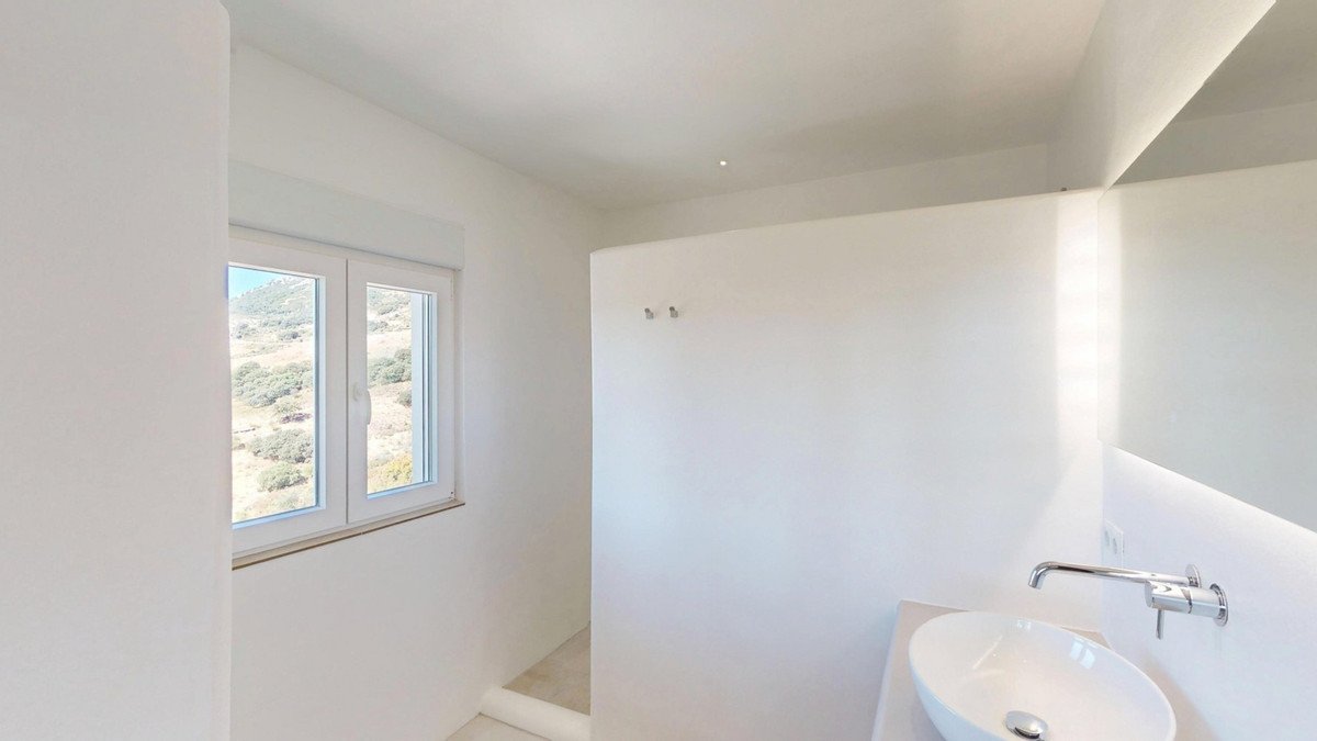 6 Bed Detached Villa in Colmenar