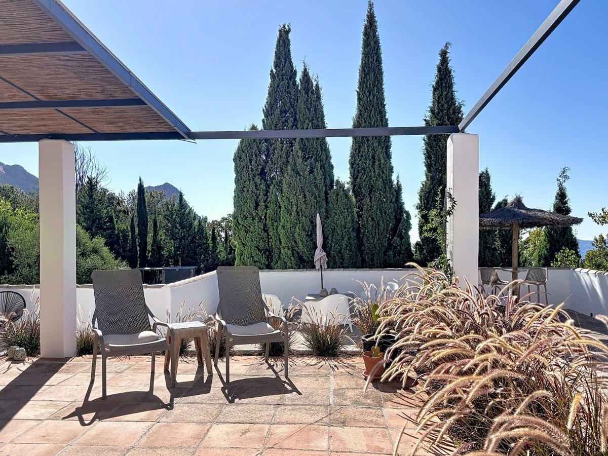 6 Bed Detached Villa in Colmenar