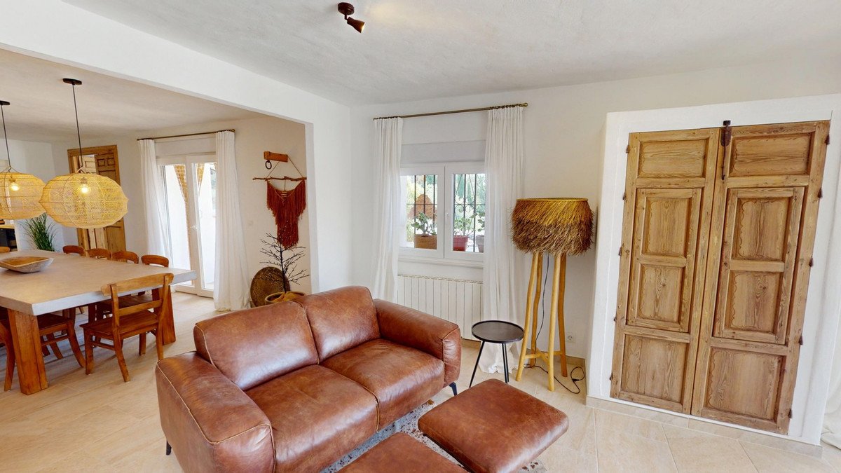 6 Bed Detached Villa in Colmenar
