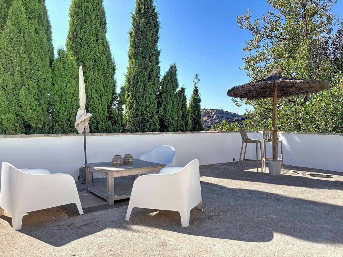 6 Bed Detached Villa in Colmenar