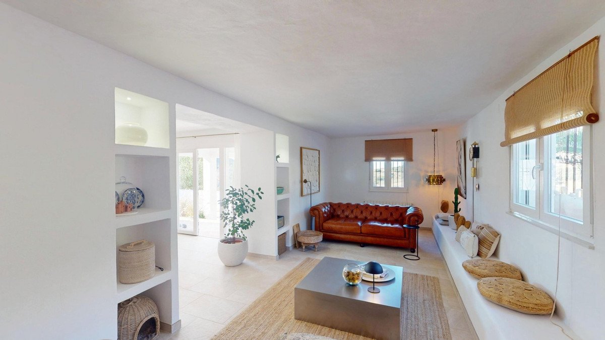 6 Bed Detached Villa in Colmenar