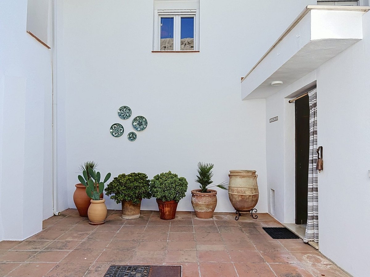 6 Bed Detached Villa in Colmenar