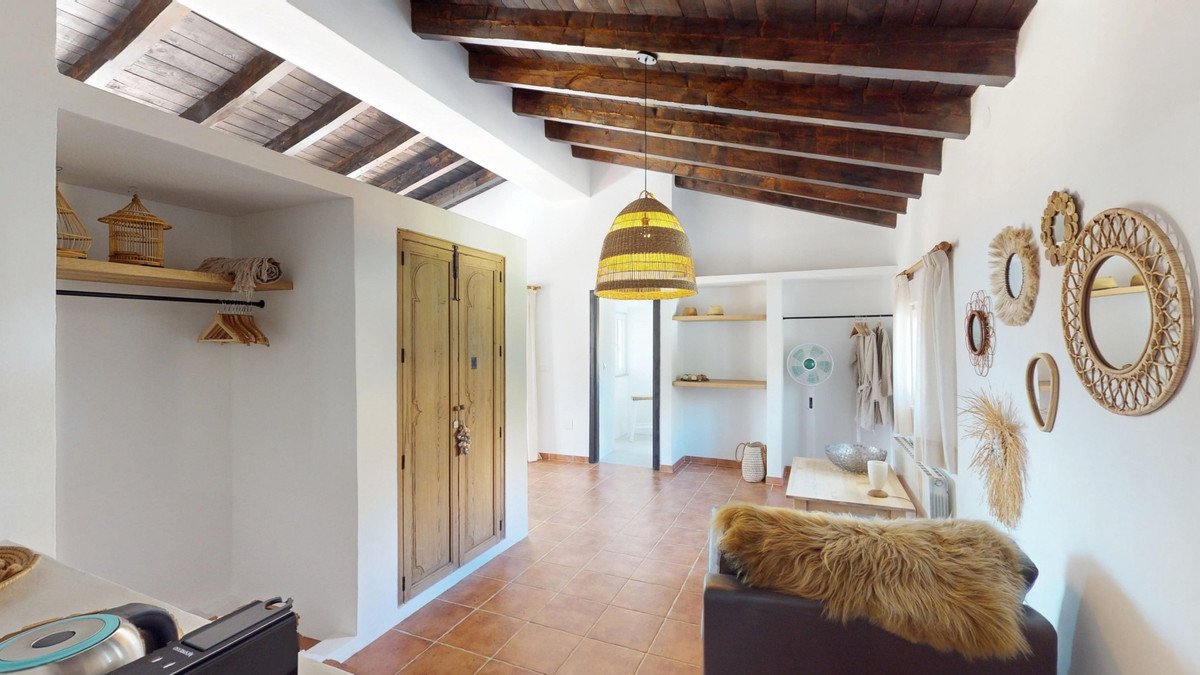 6 Bed Detached Villa in Colmenar