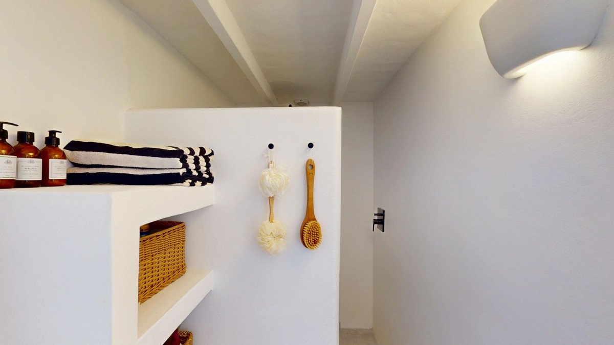 6 Bed Detached Villa in Colmenar