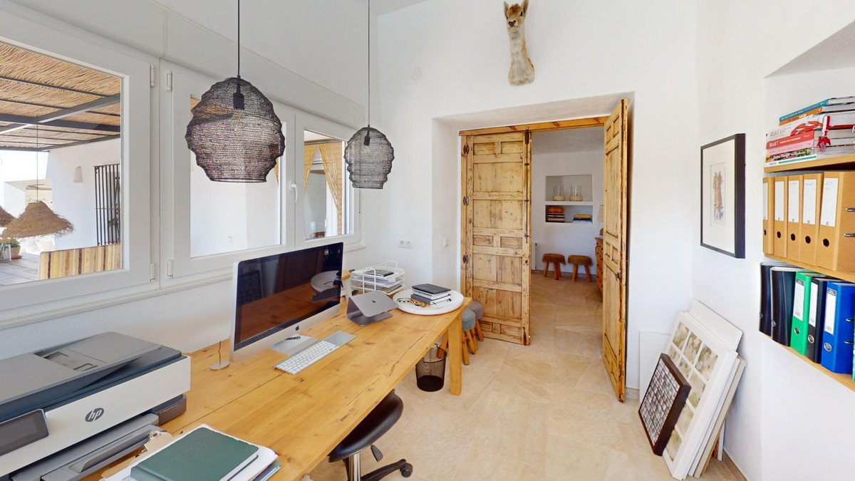 6 Bed Detached Villa in Colmenar