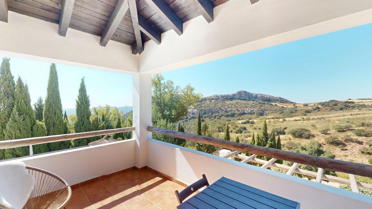 6 Bed Detached Villa in Colmenar