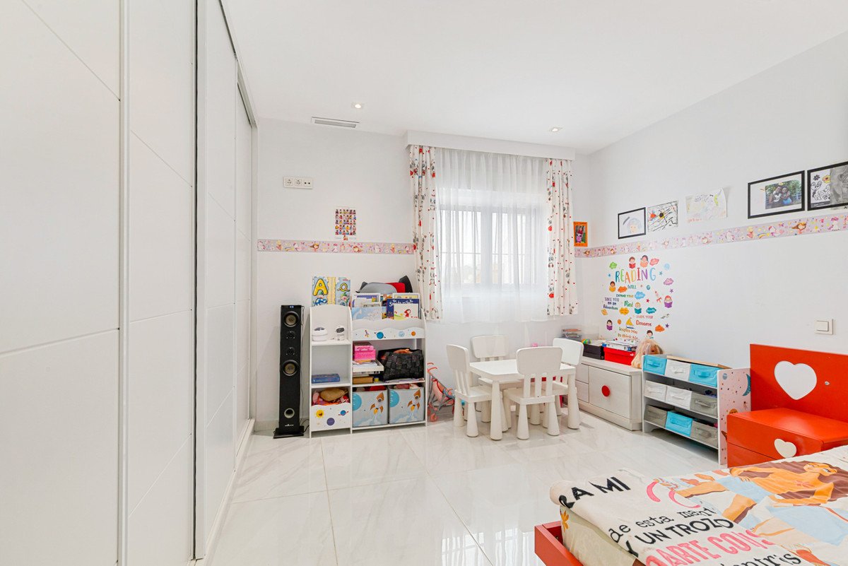 9 Bed Commercial in Cortijo Blanco