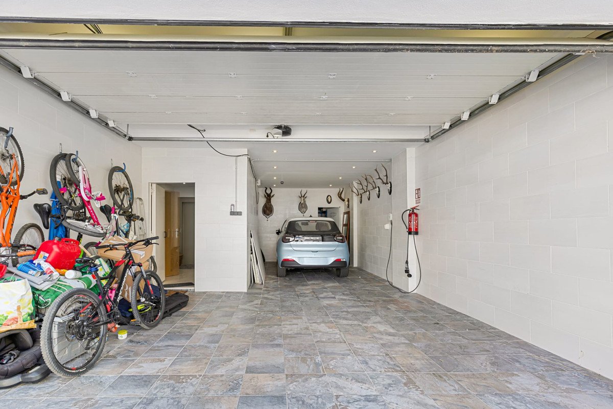 9 Bed Commercial in Cortijo Blanco
