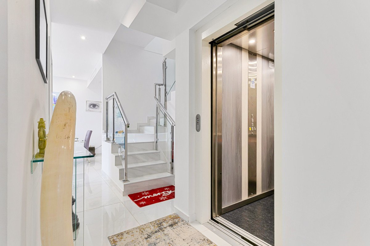 9 Bed Commercial in Cortijo Blanco