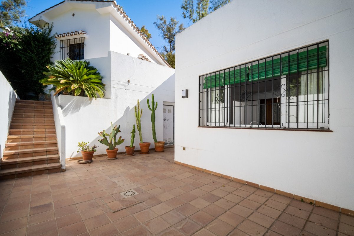 4 Bed Detached Villa in Marbella