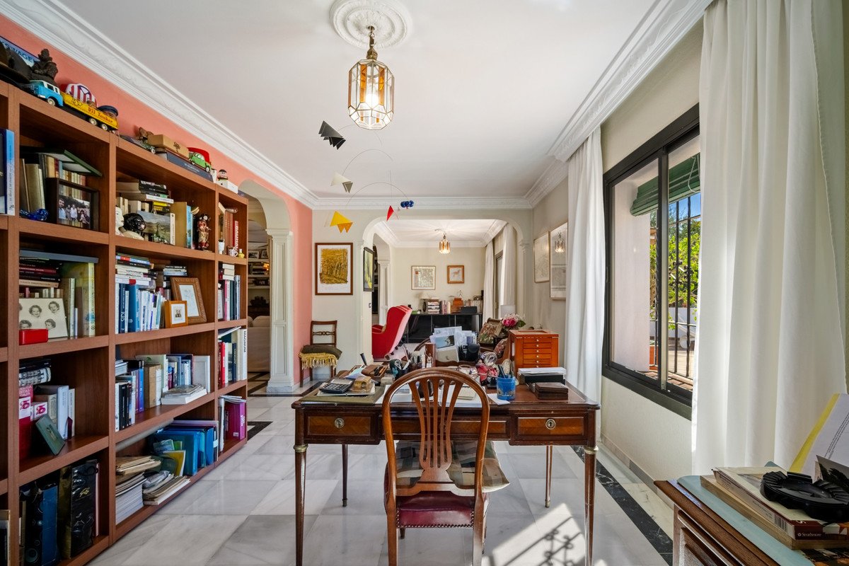 4 Bed Detached Villa in Marbella