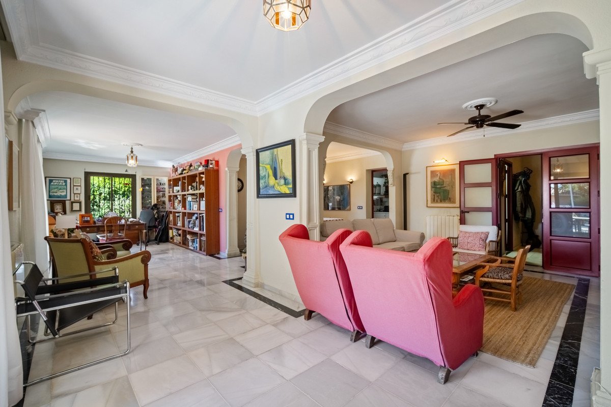 4 Bed Detached Villa in Marbella
