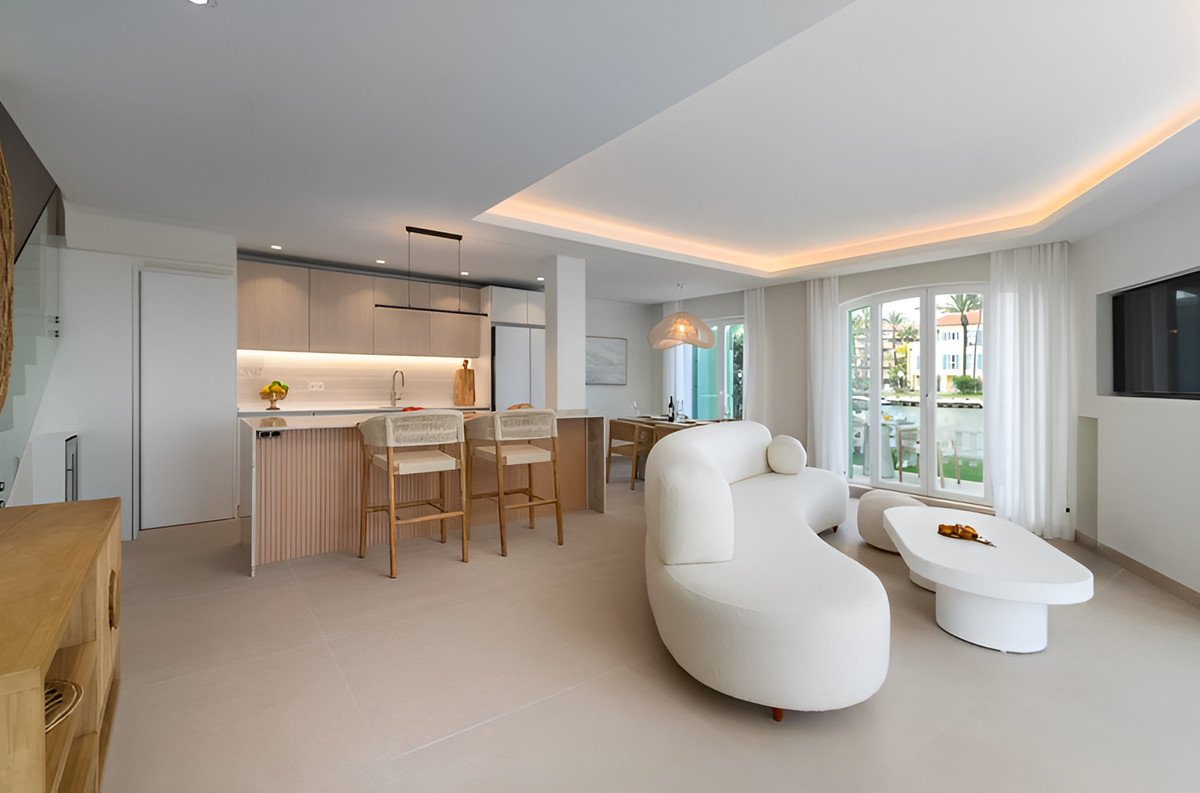 4 Bed Semi-Detached House in Sotogrande Marina