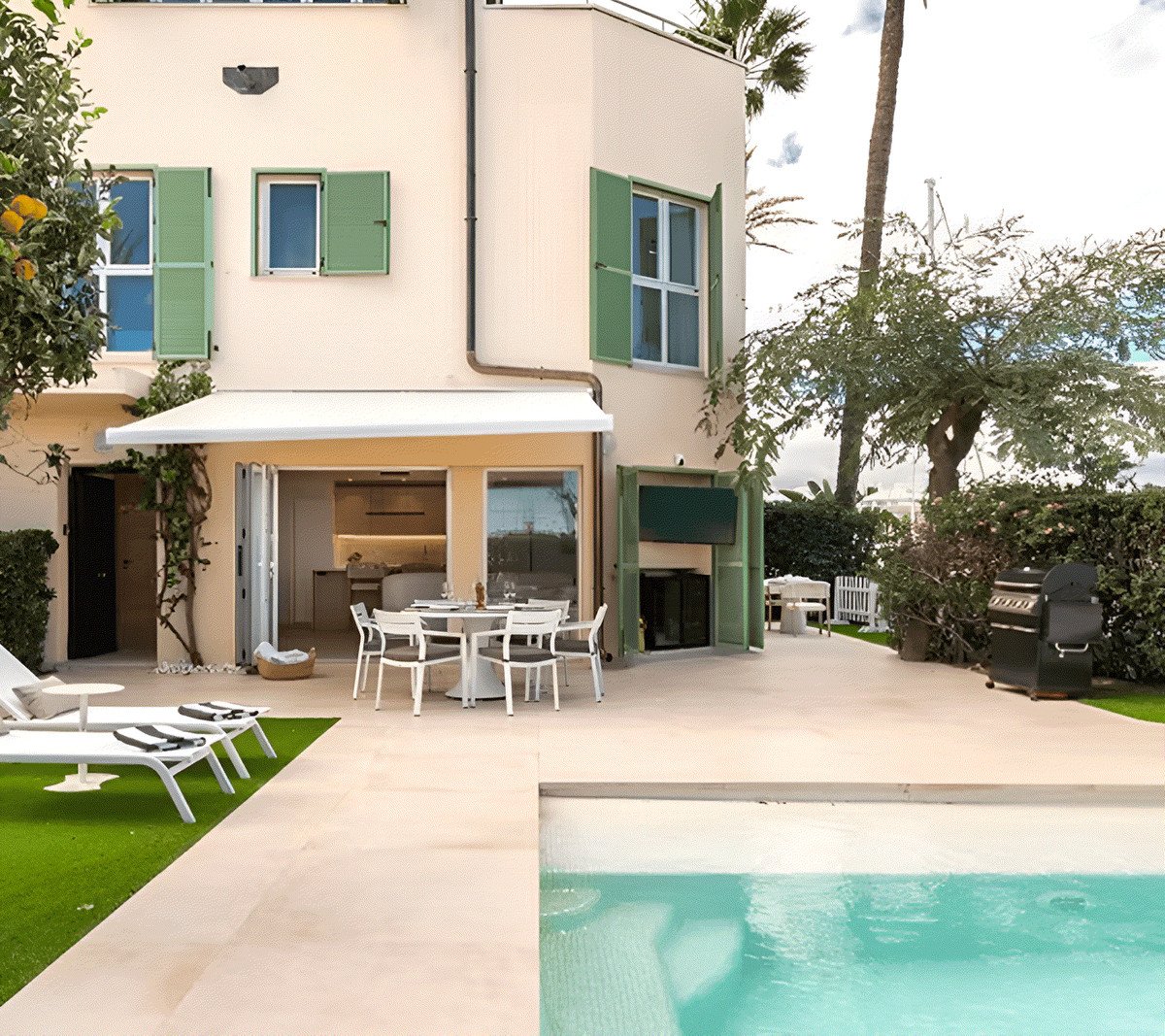 4 Bed Semi-Detached House in Sotogrande Marina