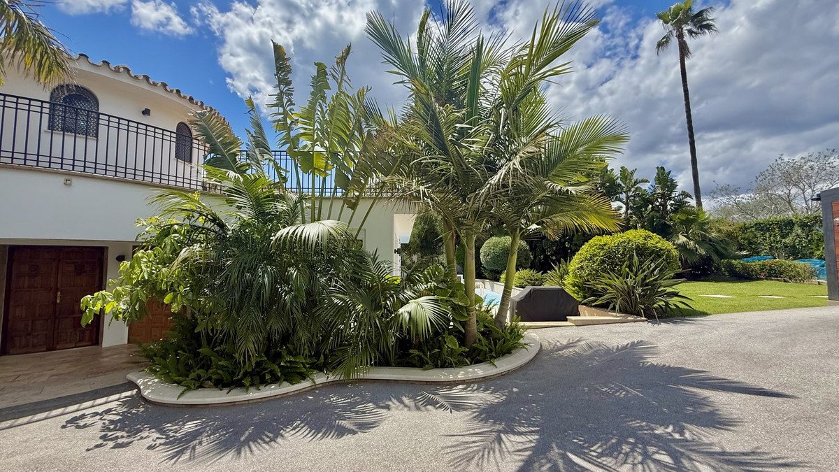 4 Bed Detached Villa in San Pedro de Alcántara