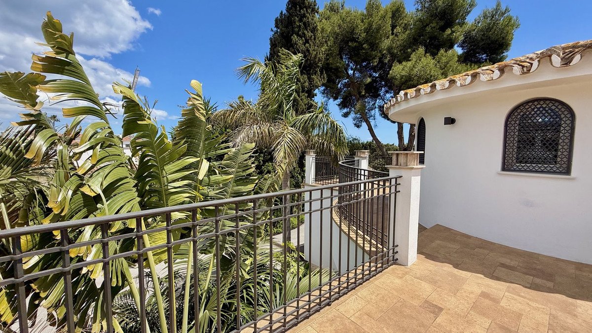 4 Bed Detached Villa in San Pedro de Alcántara