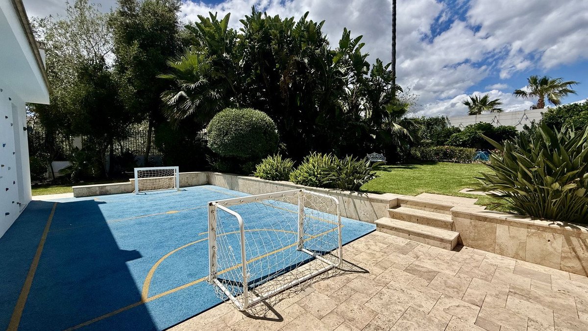 4 Bed Detached Villa in San Pedro de Alcántara