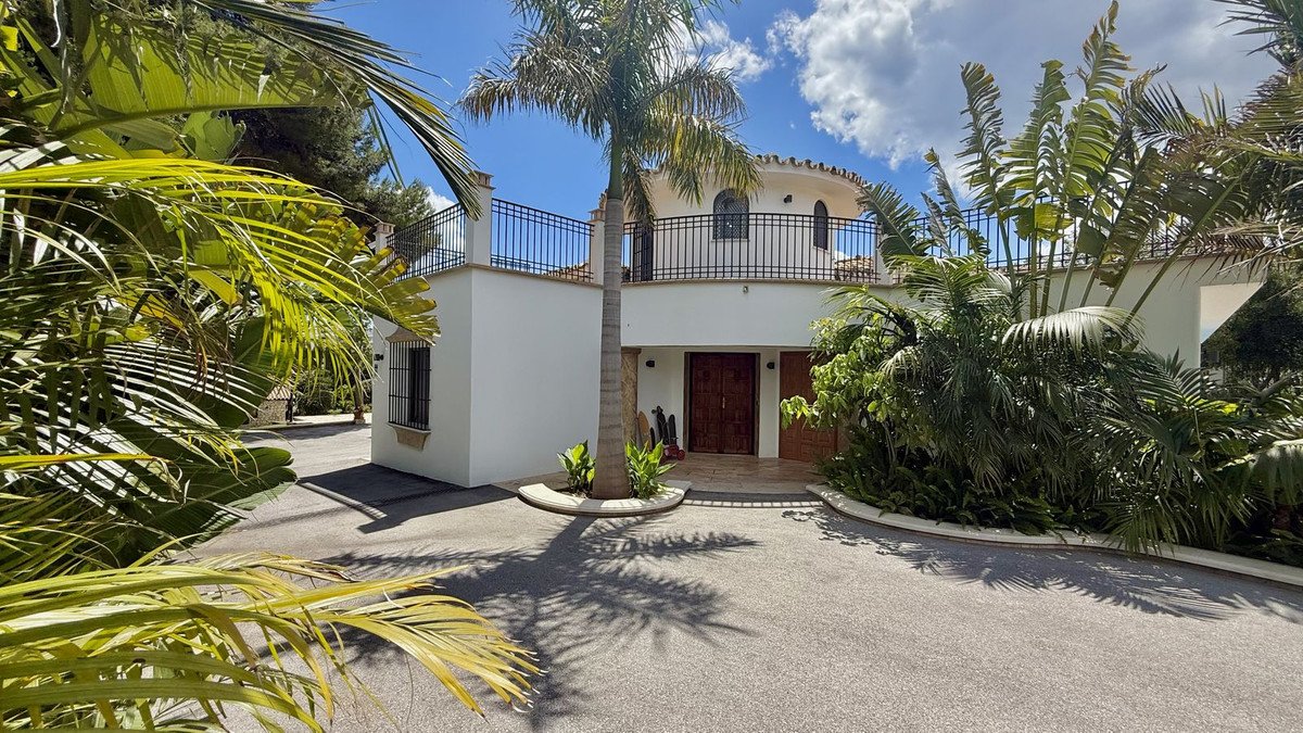 4 Bed Detached Villa in San Pedro de Alcántara
