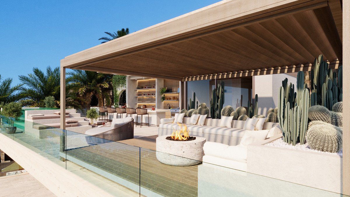 5 Bed Detached Villa in Altos de los Monteros