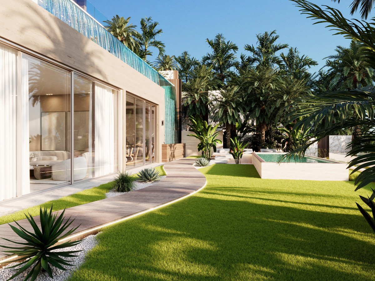 5 Bed Detached Villa in Altos de los Monteros