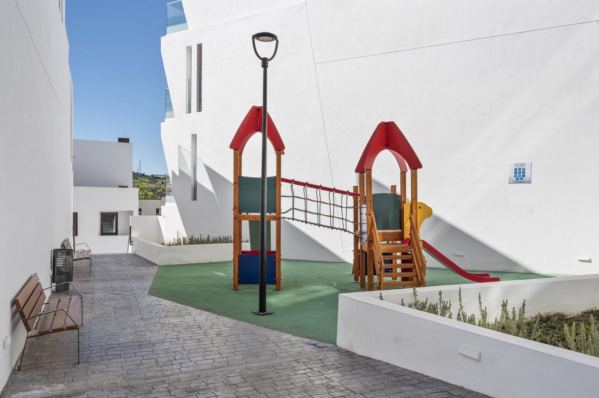 2 Bed Ground Floor Apartment in Estepona