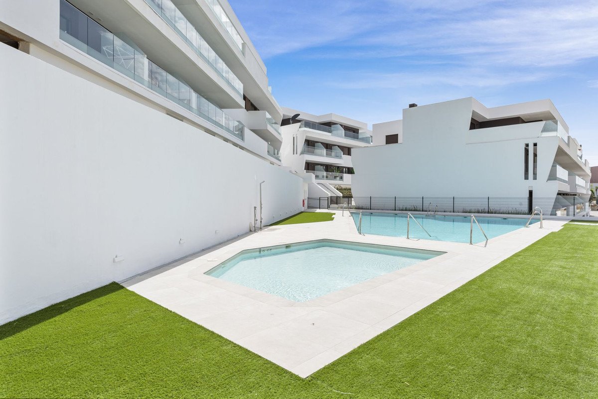 2 Bed Ground Floor Apartment in Estepona