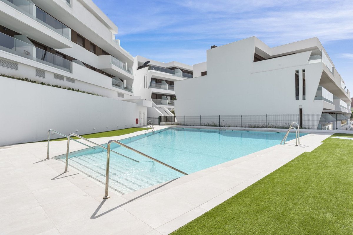 2 Bed Ground Floor Apartment in Estepona