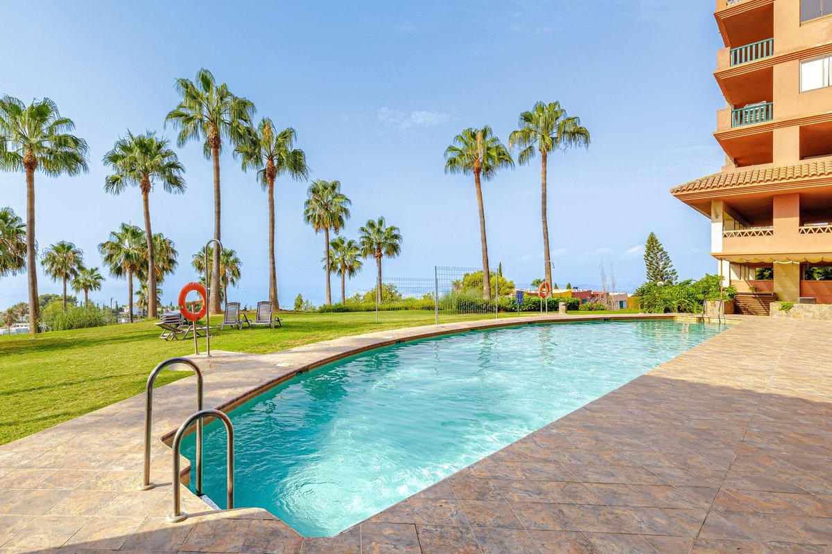2 Bed Middle Floor Apartment in Benalmadena