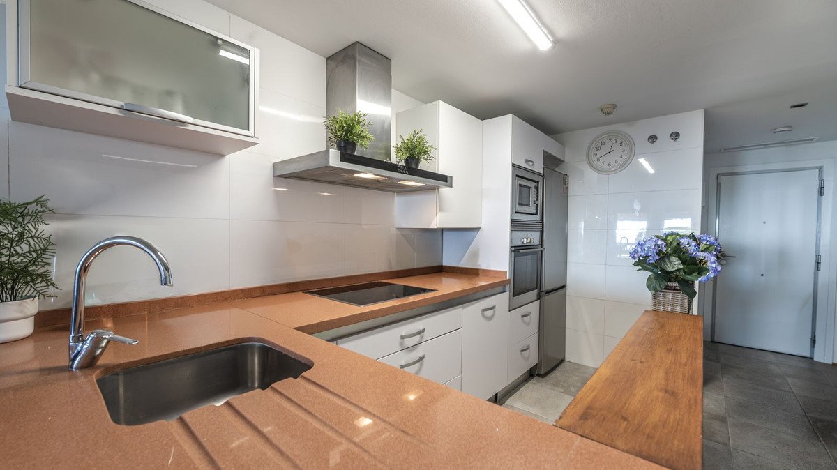 2 Bed Middle Floor Apartment in Benalmadena