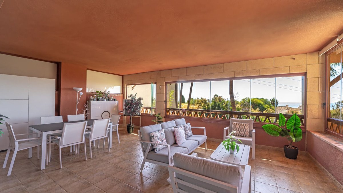 2 Bed Middle Floor Apartment in Benalmadena