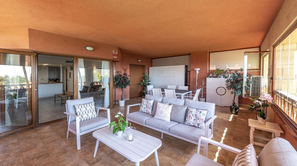 2 Bed Middle Floor Apartment in Benalmadena
