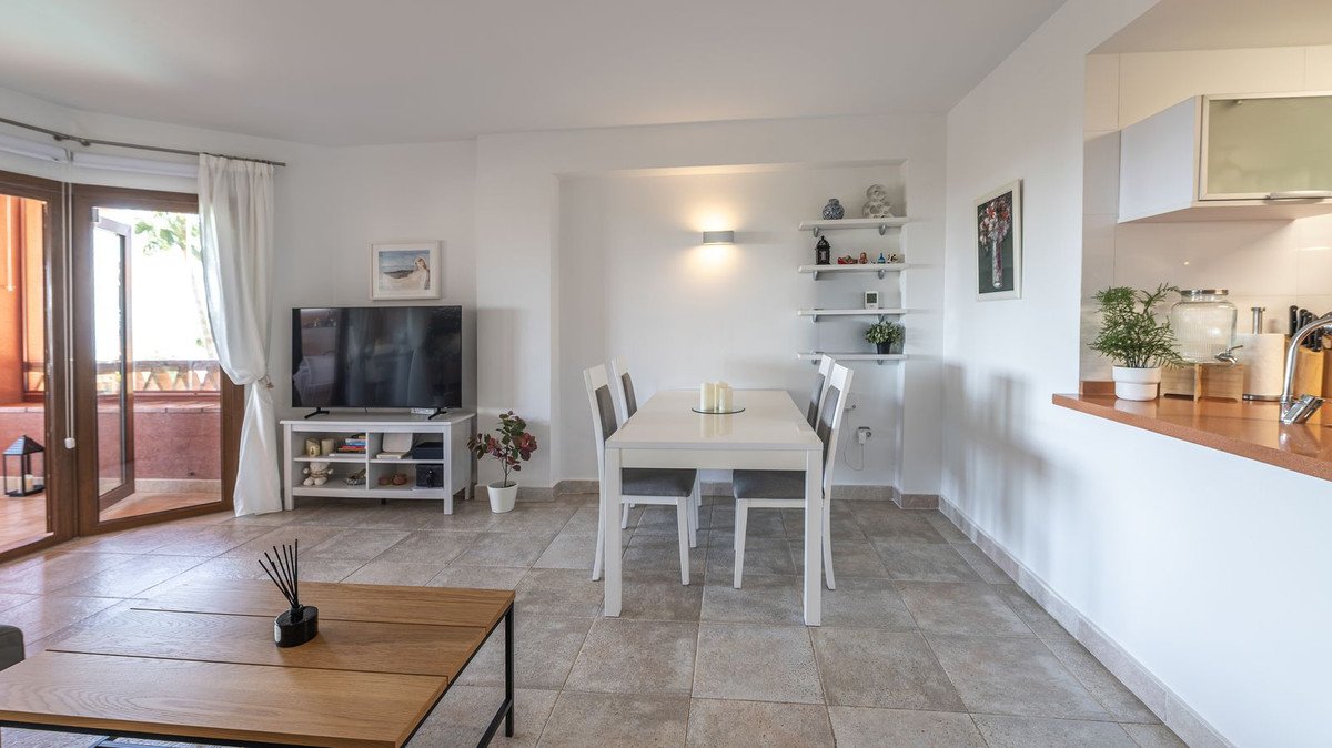 2 Bed Middle Floor Apartment in Benalmadena