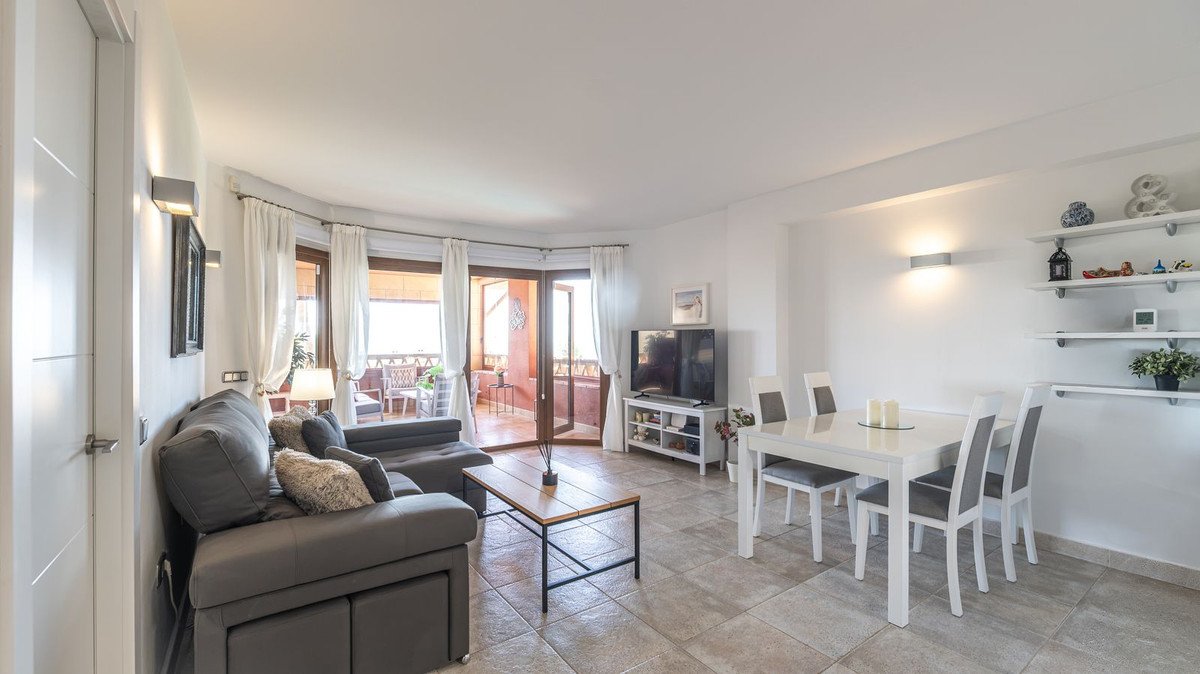 2 Bed Middle Floor Apartment in Benalmadena