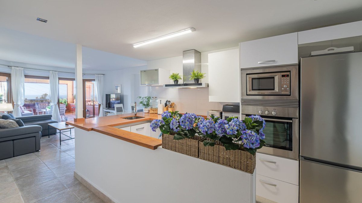 2 Bed Middle Floor Apartment in Benalmadena
