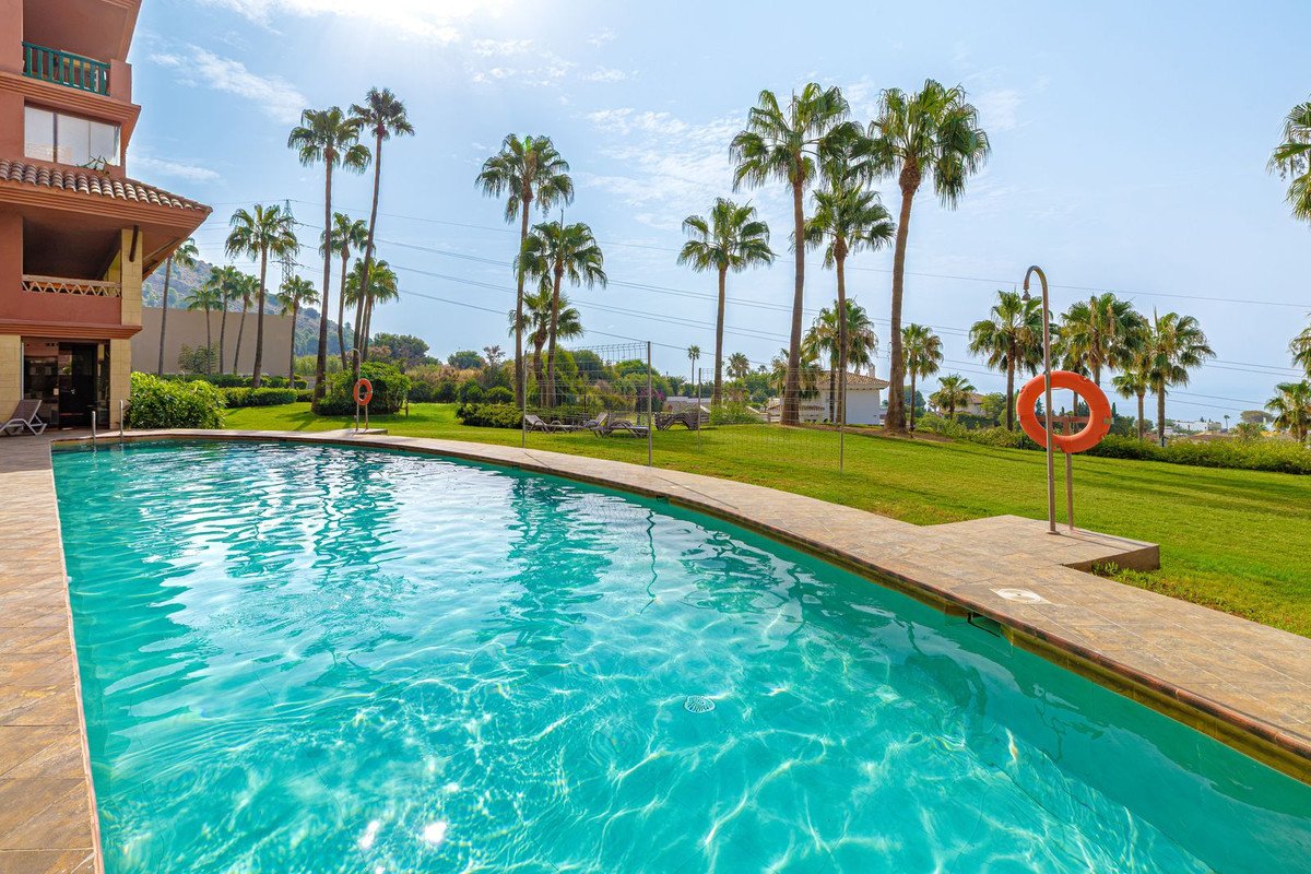 2 Bed Middle Floor Apartment in Benalmadena