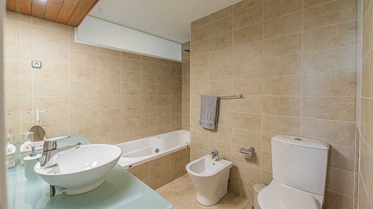 2 Bed Middle Floor Apartment in Benalmadena