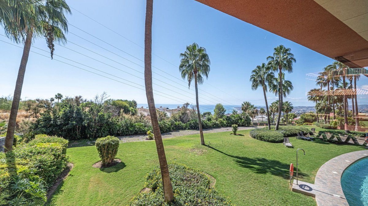 2 Bed Middle Floor Apartment in Benalmadena
