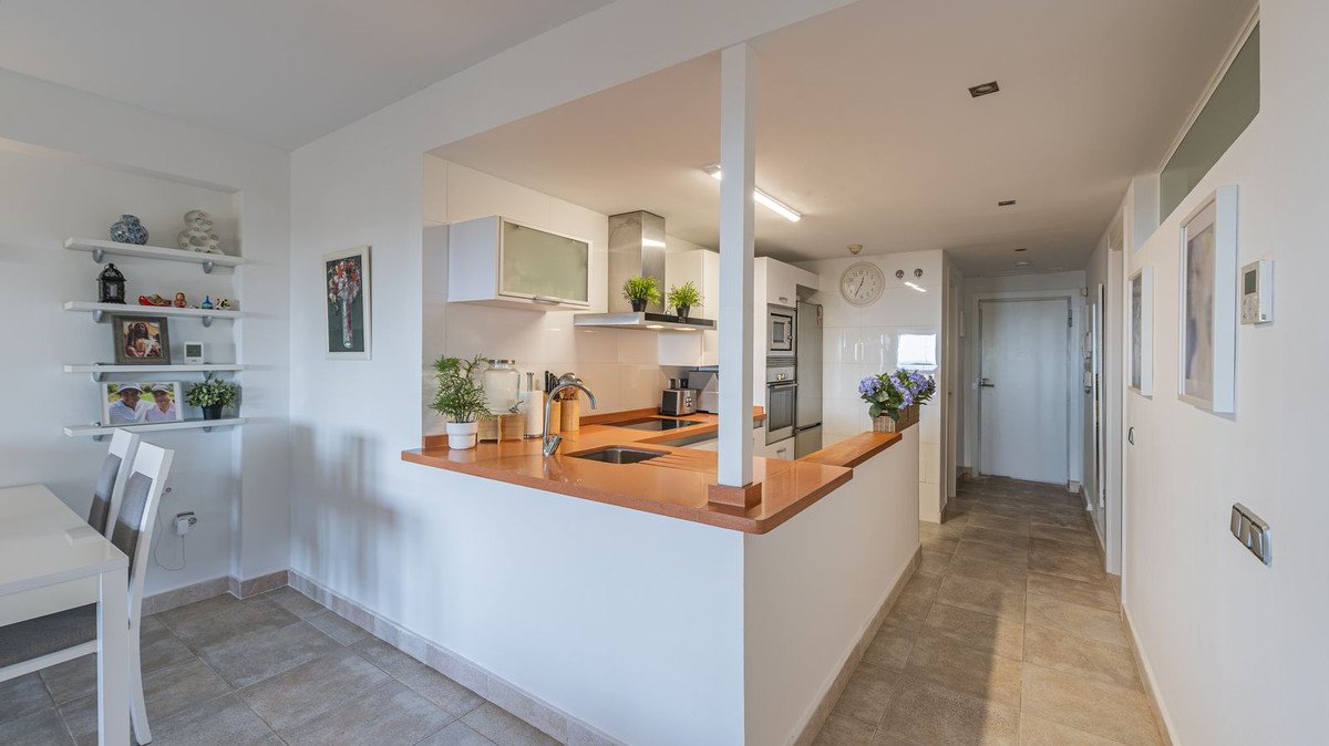 2 Bed Middle Floor Apartment in Benalmadena