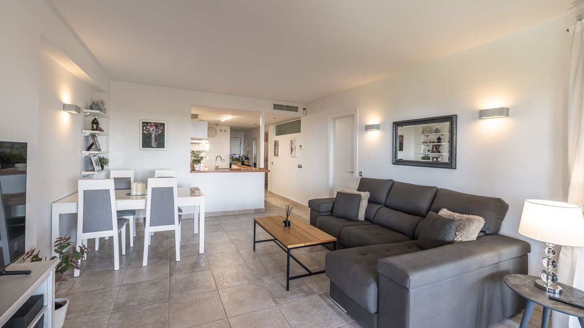 2 Bed Middle Floor Apartment in Benalmadena