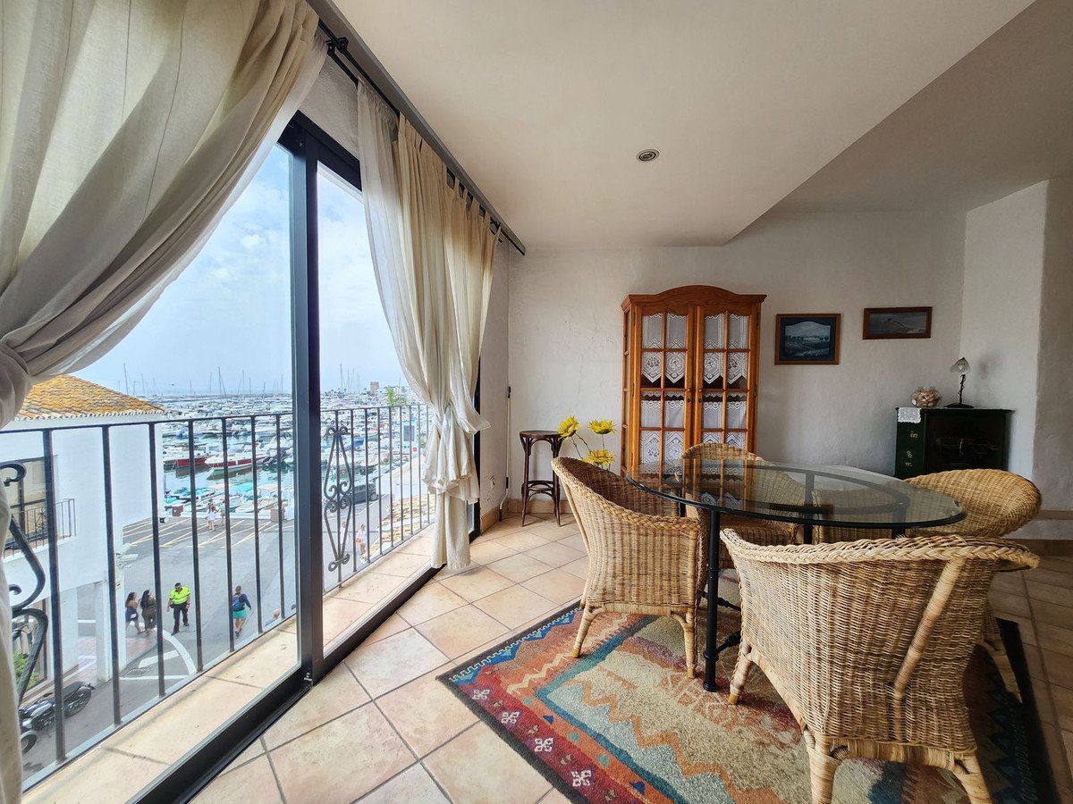 2 Bed Middle Floor Apartment in Puerto Banús