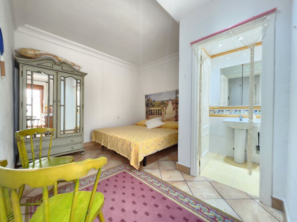 2 Bed Middle Floor Apartment in Puerto Banús