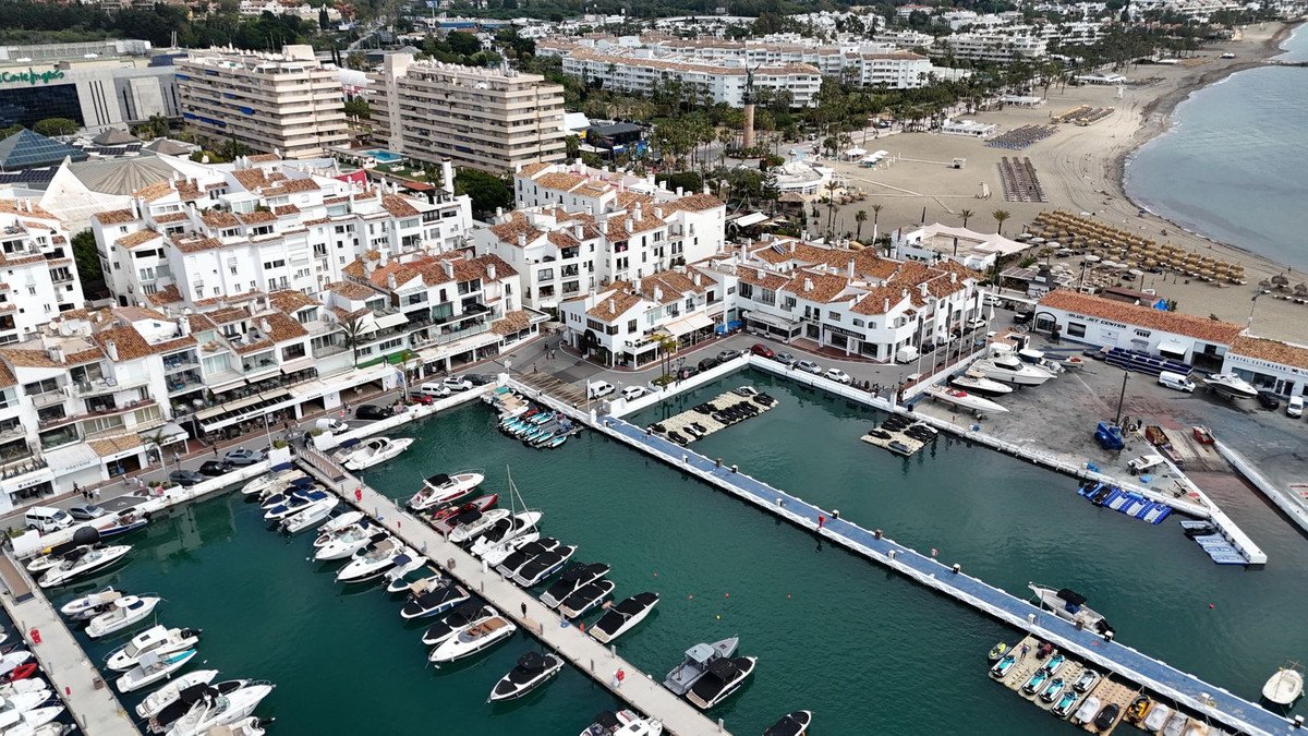 2 Bed Middle Floor Apartment in Puerto Banús