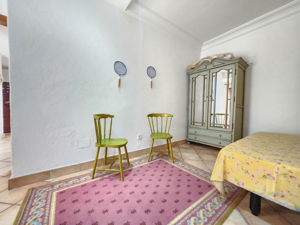 2 Bed Middle Floor Apartment in Puerto Banús