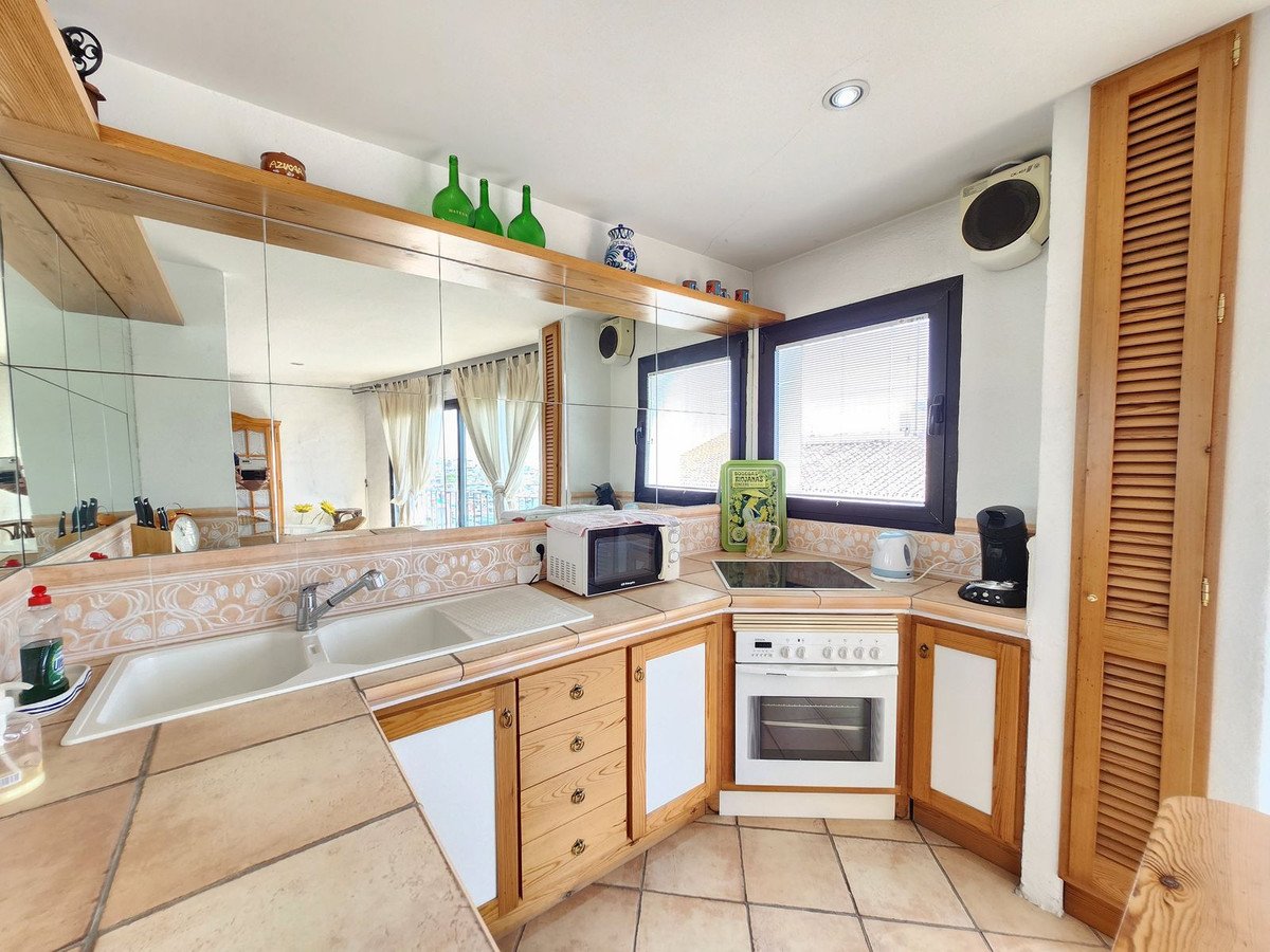 2 Bed Middle Floor Apartment in Puerto Banús
