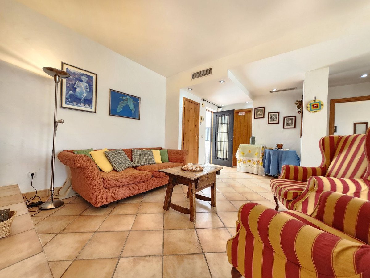 2 Bed Middle Floor Apartment in Puerto Banús