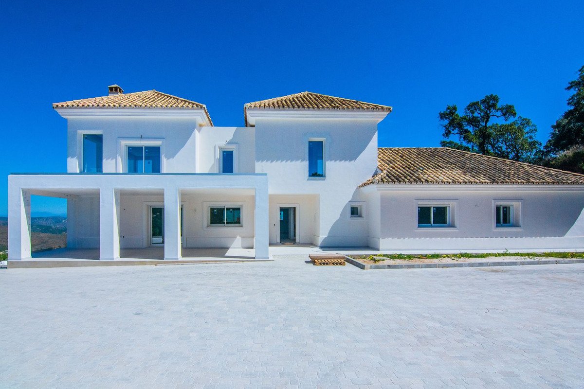 4 Bed Detached Villa in La Mairena