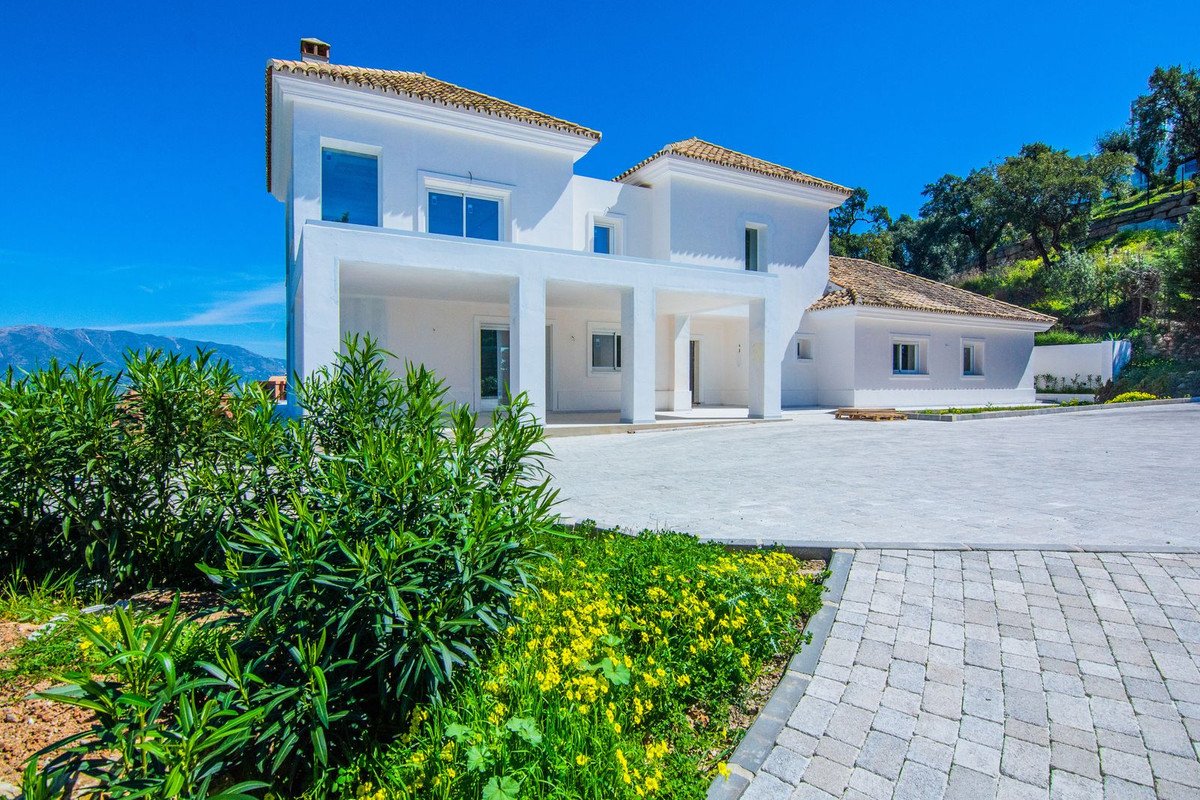 4 Bed Detached Villa in La Mairena