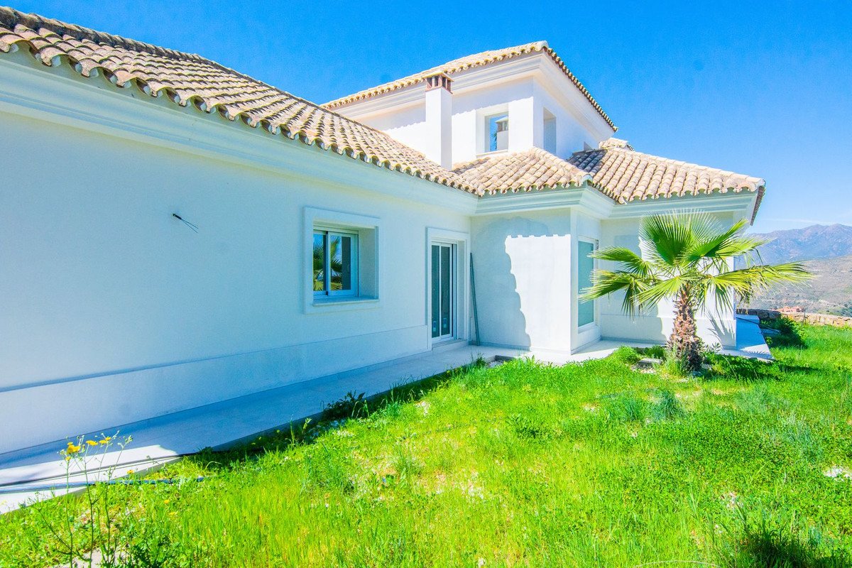 4 Bed Detached Villa in La Mairena