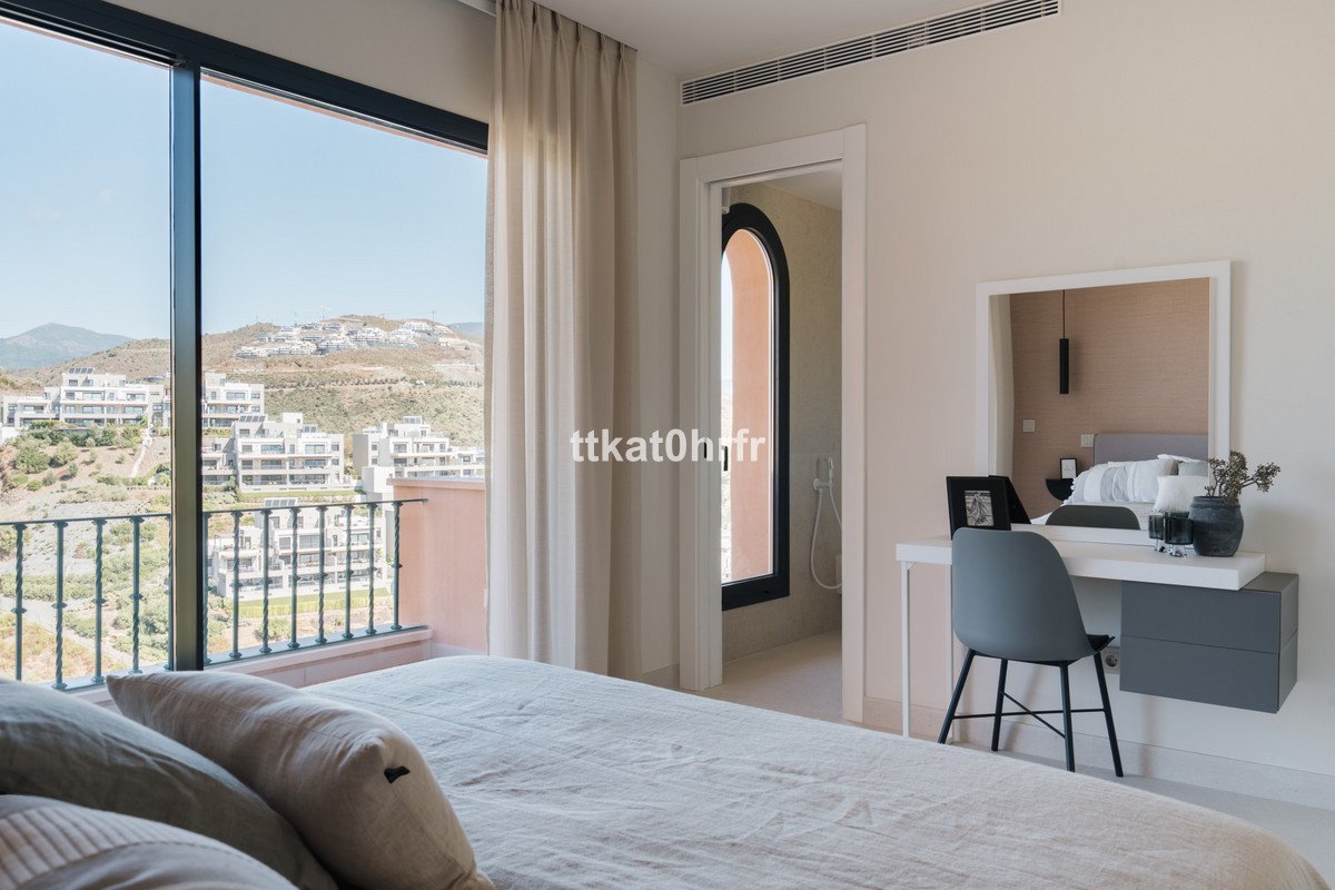3 Bed Penthouse Duplex in Nueva Andalucía