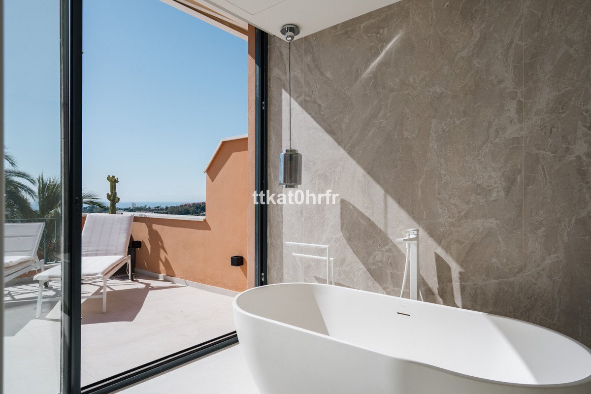 3 Bed Penthouse Duplex in Nueva Andalucía